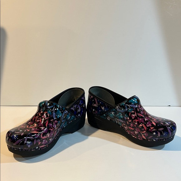 Dansko XP 2.0 Clogs - Picture 3 of 15